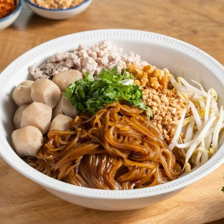 Kjøp Fresh Fine Noodle (เส้นเล็กก๋วยเตี๋ยว), 500g på nett - Fodda.no Asiatiske nettbutikk