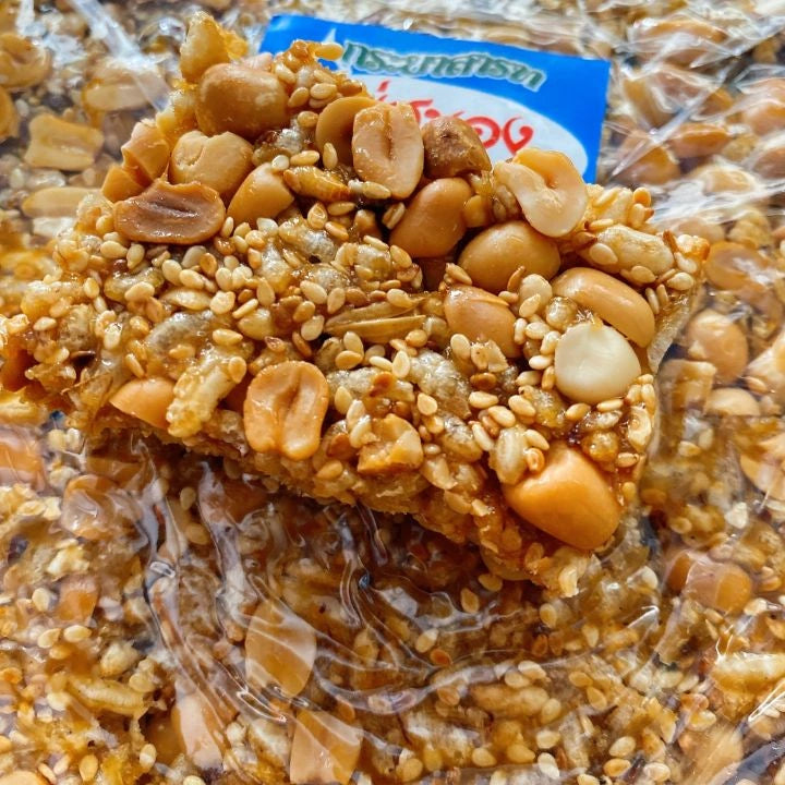 Kjøp Cripsy Rice Peanut Sesame Thai Snack (Krayasart) - Jae Daeng, 250g - Fodda.no Asiatisk Nettbutikk - Rask levering i hele Norge