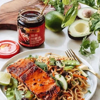 Kjøp Chiu Chow Chilli Oil - Lee Kum Kee, 335g - Fodda.no Asiatisk Nettbutikk - Rask levering i hele Norge