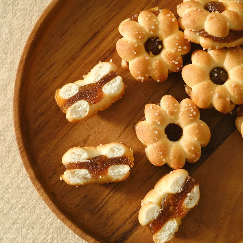 Kjøp Coconut Biscuit with Pineapple Jam, 800g på nett - Fodda.no Asiatisk Nettbutikk - Rask levering i hele Norge