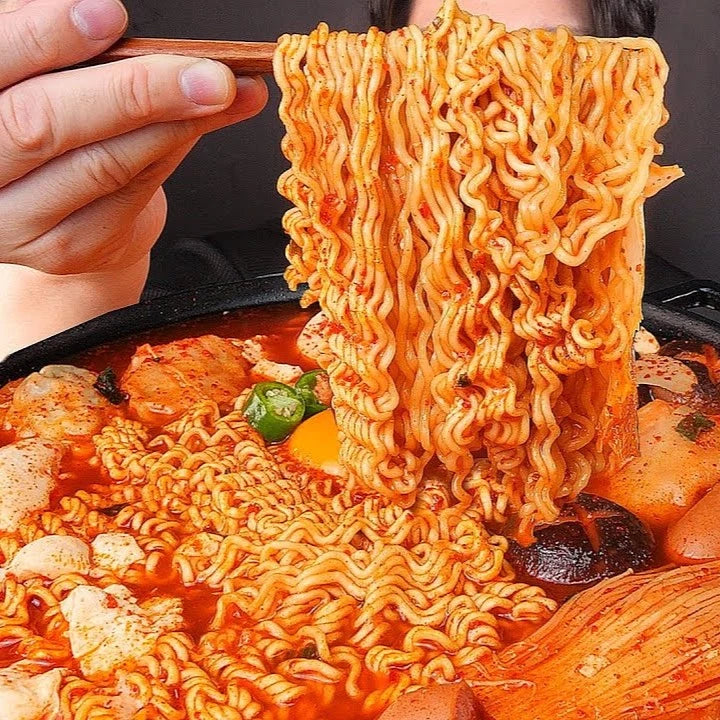 Kjøp Hot Chicken Flavor Stew Ramen - Samyang Buldak, 145g - Fodda.no Asiatisk Nettbutikk - Rask levering i hele Norge