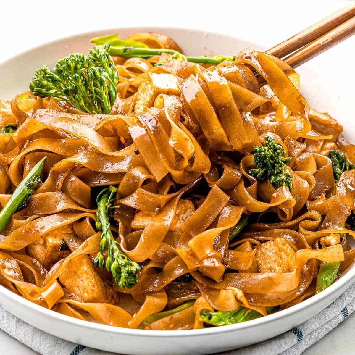 Kjøp Pad See Ew Noodle - Three Deer Brand, 400g - Fodda.no Asiatisk Nettbutikk - Rask levering i hele Norge