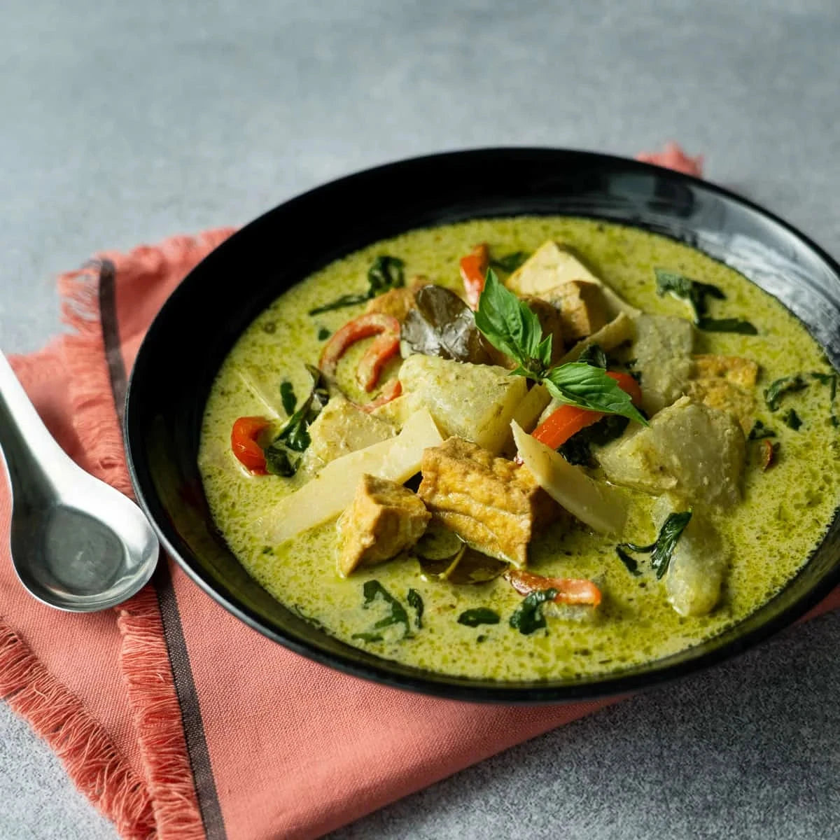 Kjøp Ready To Eat Green Curry Soup - Aroy-D, 400g - Fodda.no Asiatisk Nettbutikk - Rask levering i hele Norge