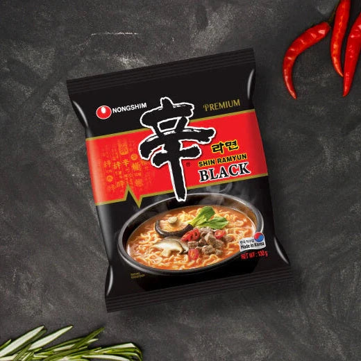 Kjøp Nongshim Shin Black Premium Ramyun Multipack, 4x130g på nett - Fodda.no Asiatiske nettbutikk