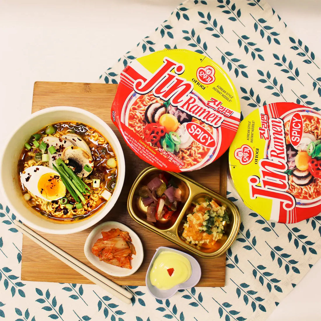 Kjøp Ottogi Jin Ramen Spicy Instant Noodle Bowl, 110g på nett - Fodda.no Asiatiske nettbutikk