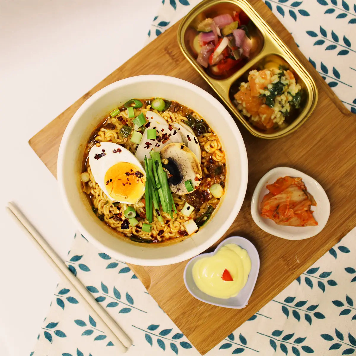 Kjøp Ottogi Jin Ramen Spicy Instant Noodle Bowl, 110g på nett - Fodda.no Asiatiske nettbutikk